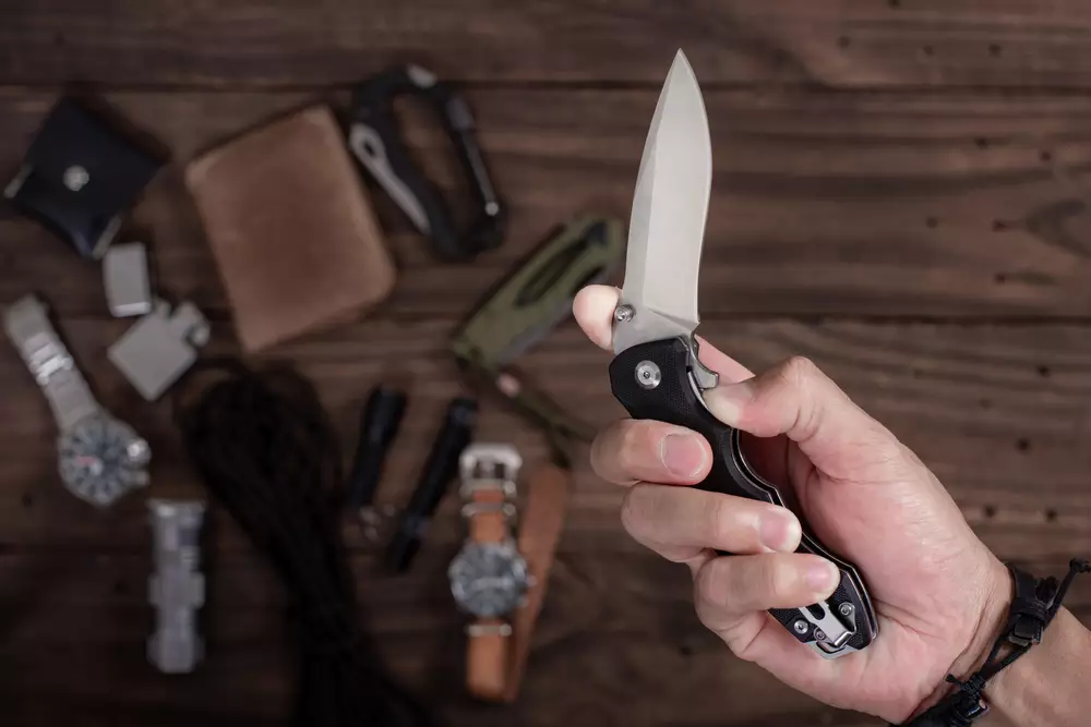How To Close A Pocket Knife Flick, Snap, Done