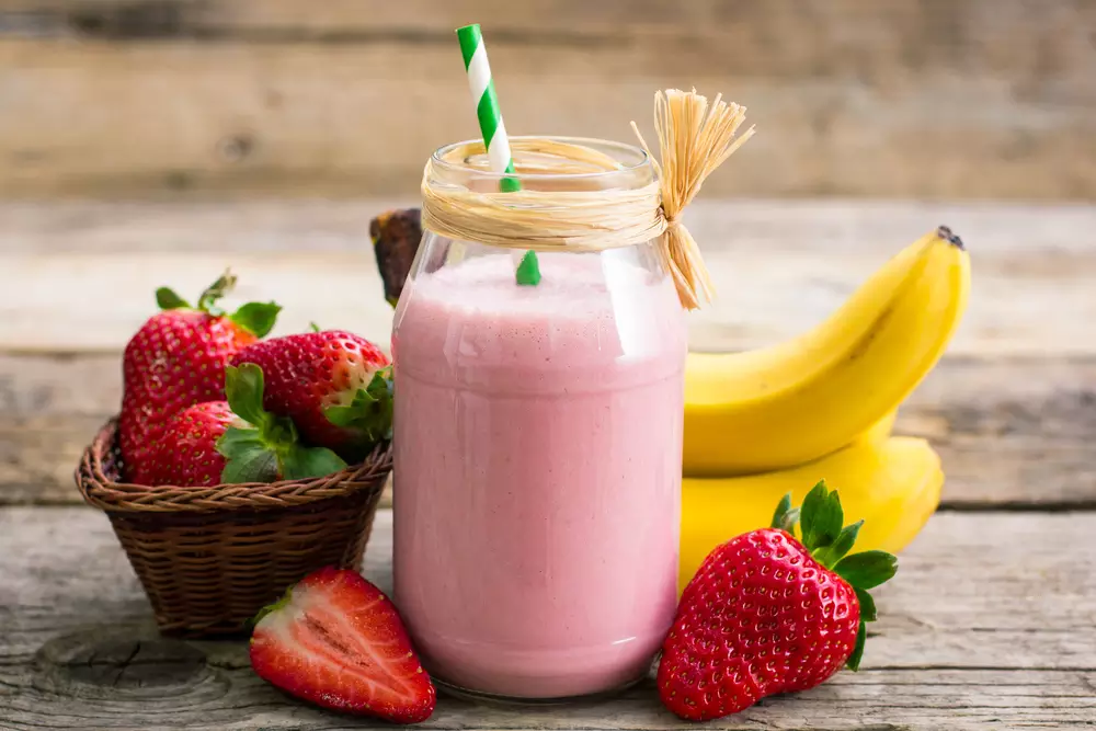 Strawberry and Banana Smoothie with yogurt